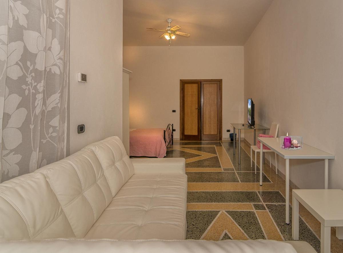 Bed and Breakfast Holiday Pisa Gare 2 Экстерьер фото