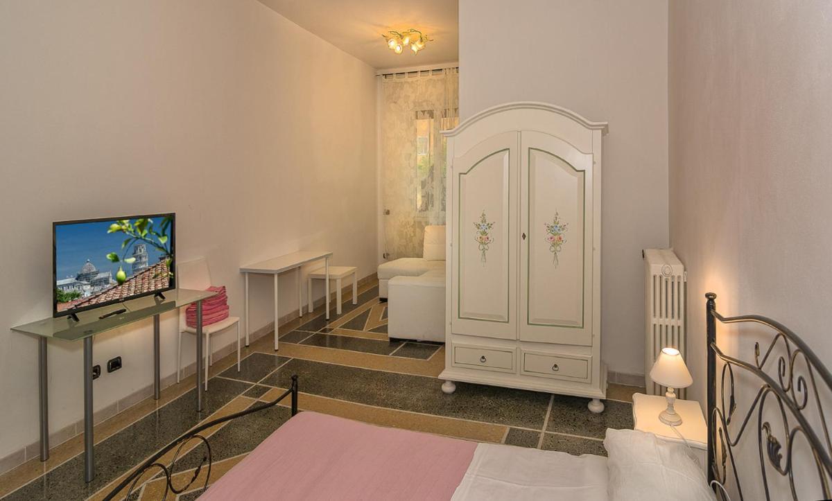 Bed and Breakfast Holiday Pisa Gare 2 Экстерьер фото