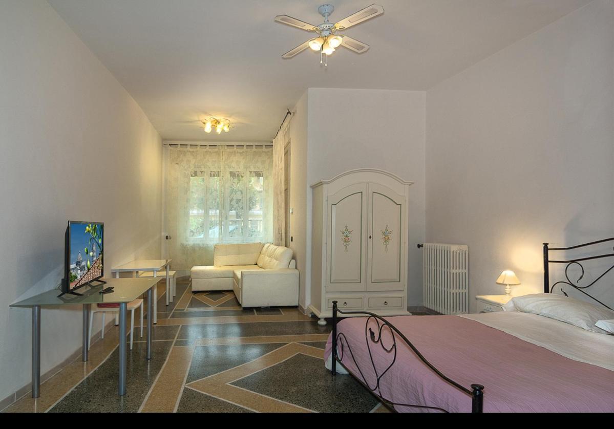 Bed and Breakfast Holiday Pisa Gare 2 Экстерьер фото