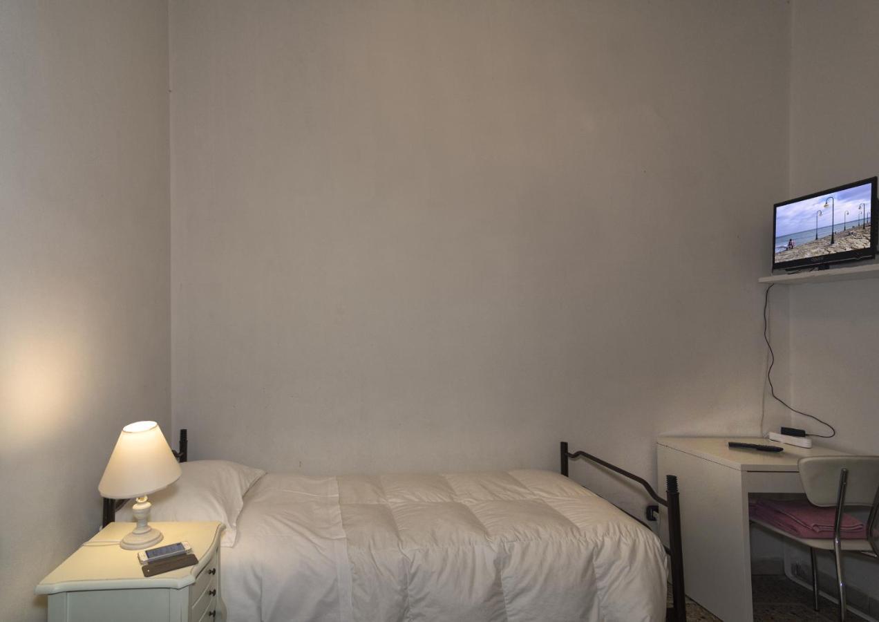 Bed and Breakfast Holiday Pisa Gare 2 Экстерьер фото