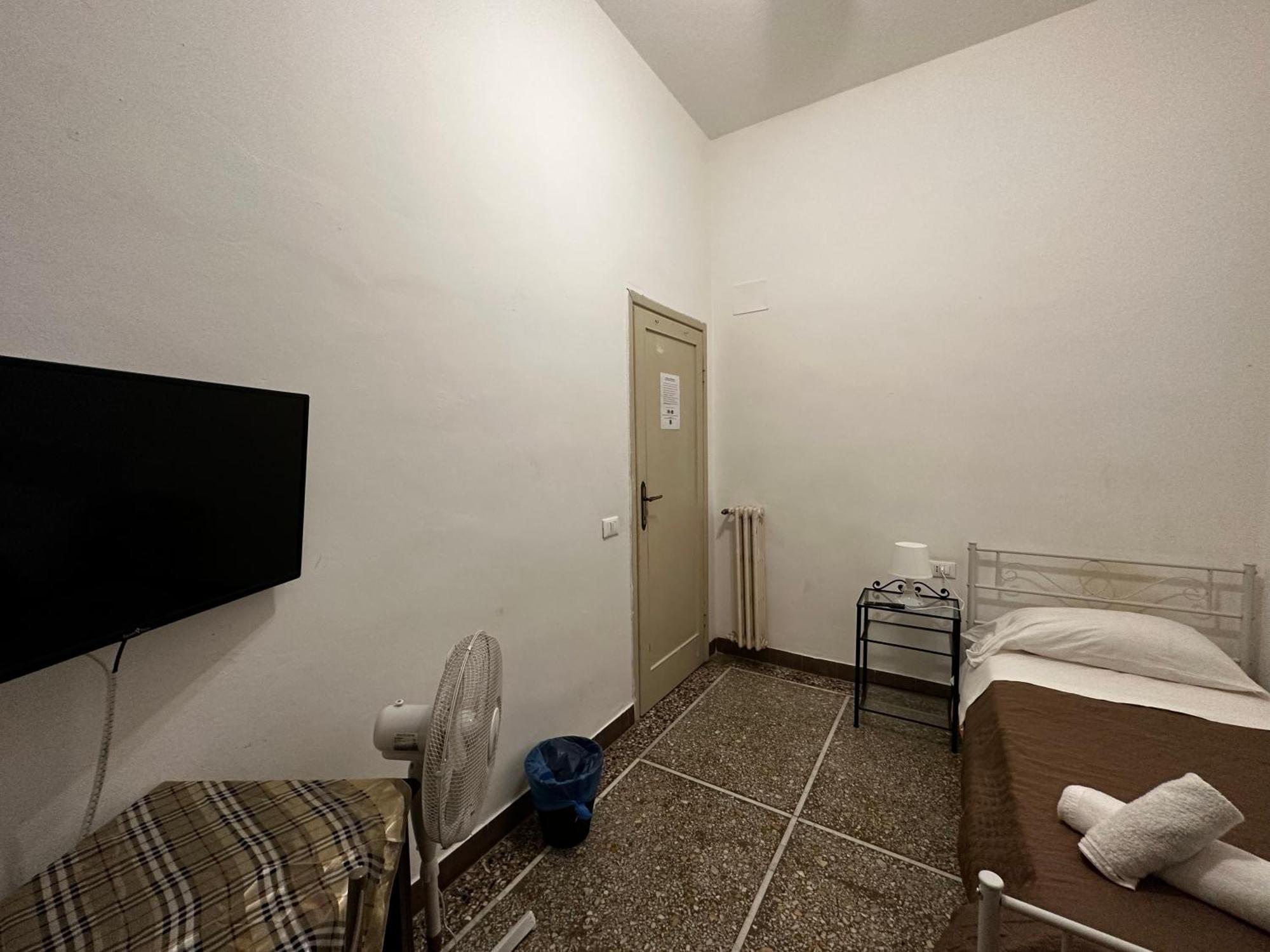 Bed and Breakfast Holiday Pisa Gare 2 Экстерьер фото