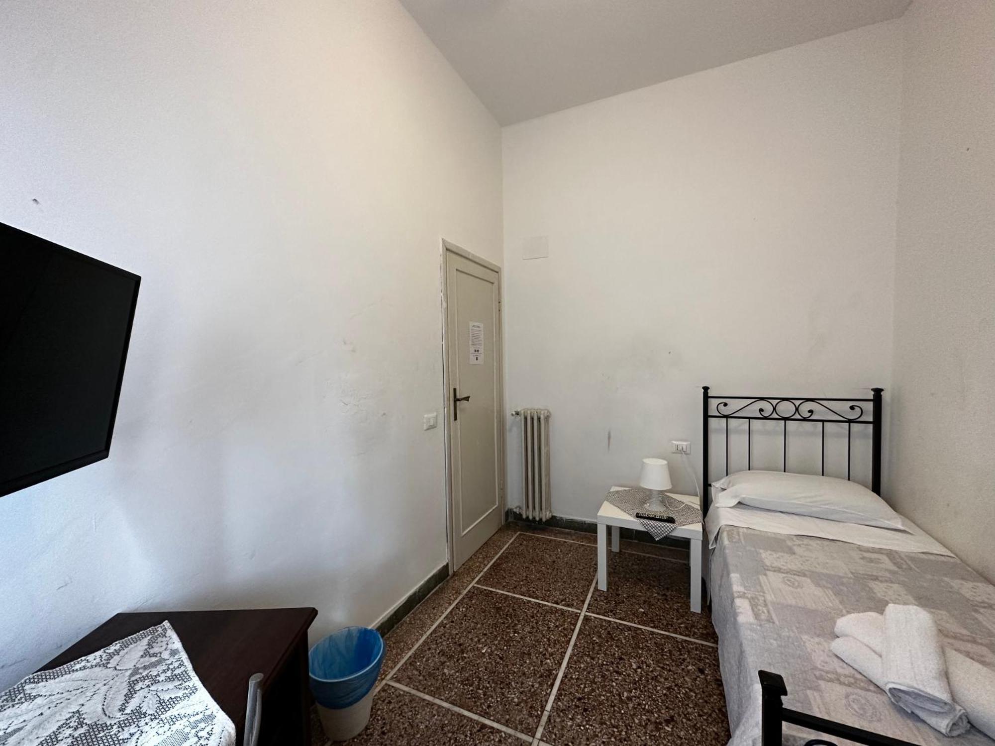 Bed and Breakfast Holiday Pisa Gare 2 Экстерьер фото