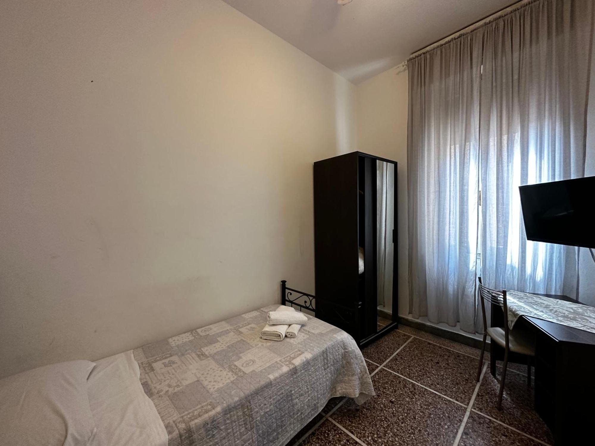 Bed and Breakfast Holiday Pisa Gare 2 Экстерьер фото