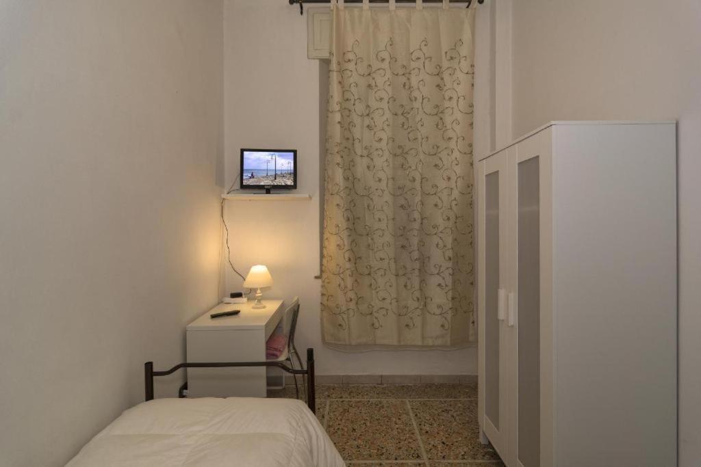 Bed and Breakfast Holiday Pisa Gare 2 Экстерьер фото