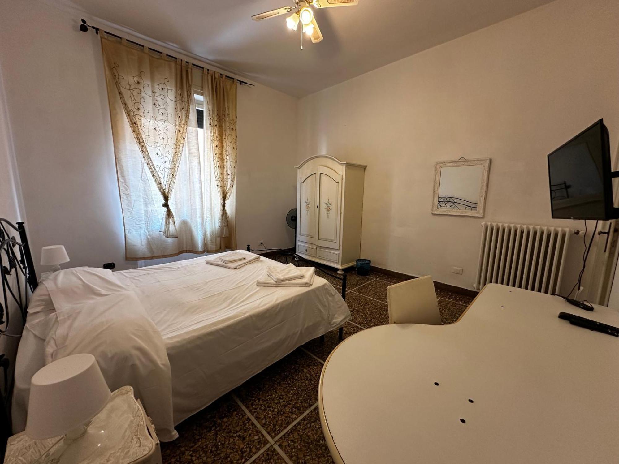 Bed and Breakfast Holiday Pisa Gare 2 Экстерьер фото