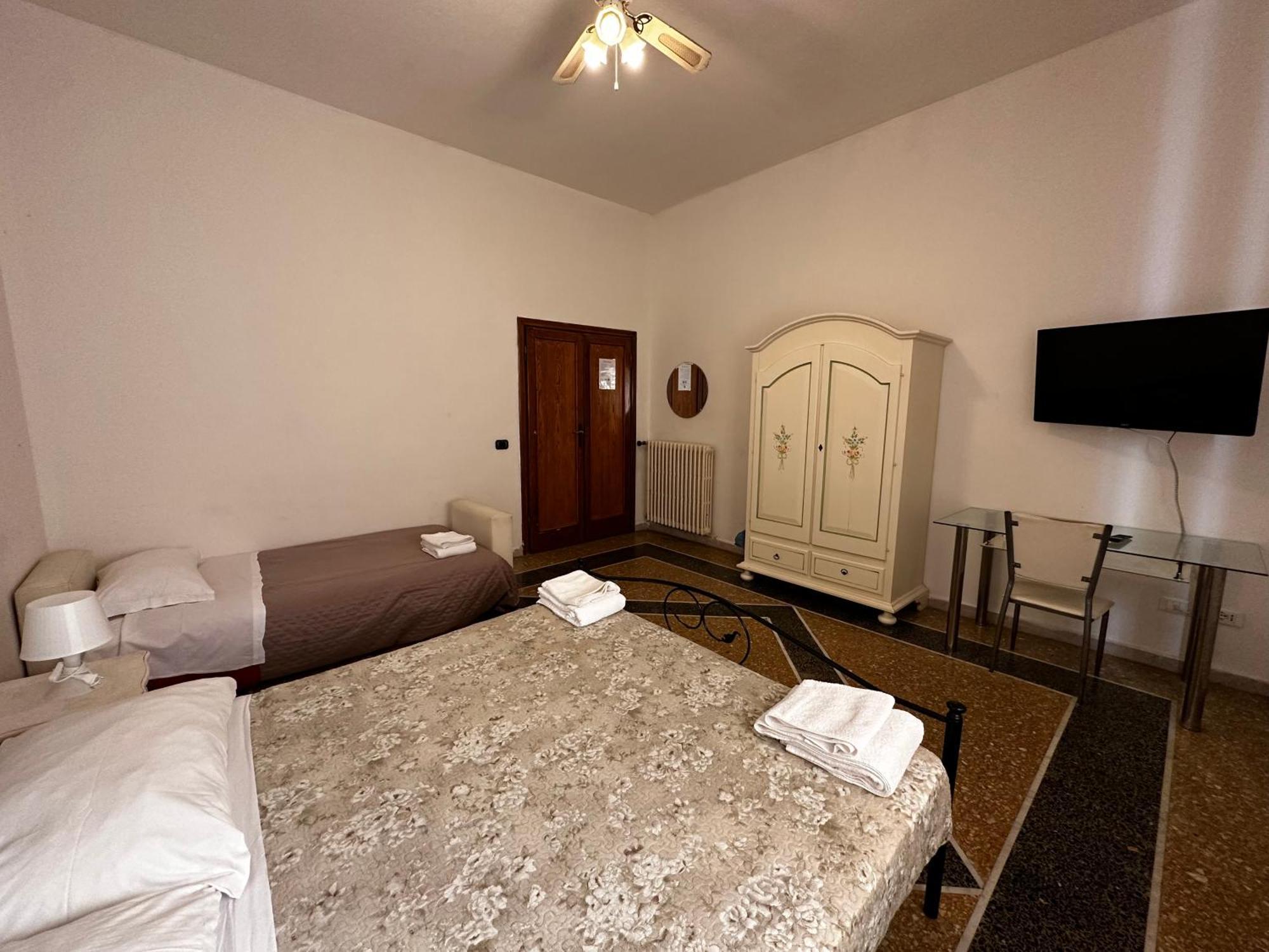 Bed and Breakfast Holiday Pisa Gare 2 Экстерьер фото